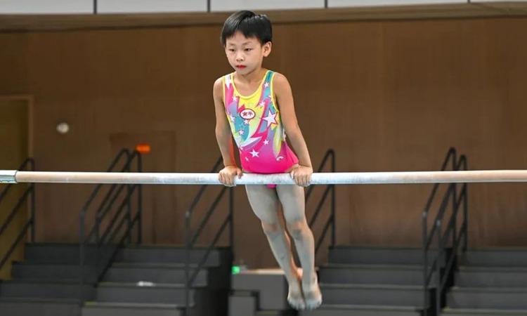 NBA选秀前三顺位最强之争：詹姆斯状元无悬念，探花乔丹秒杀全场！榜眼位置至今争论不休