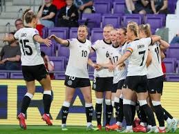 记者：尤文正努力与巴黎就穆阿尼达成协议，热刺也在争夺他