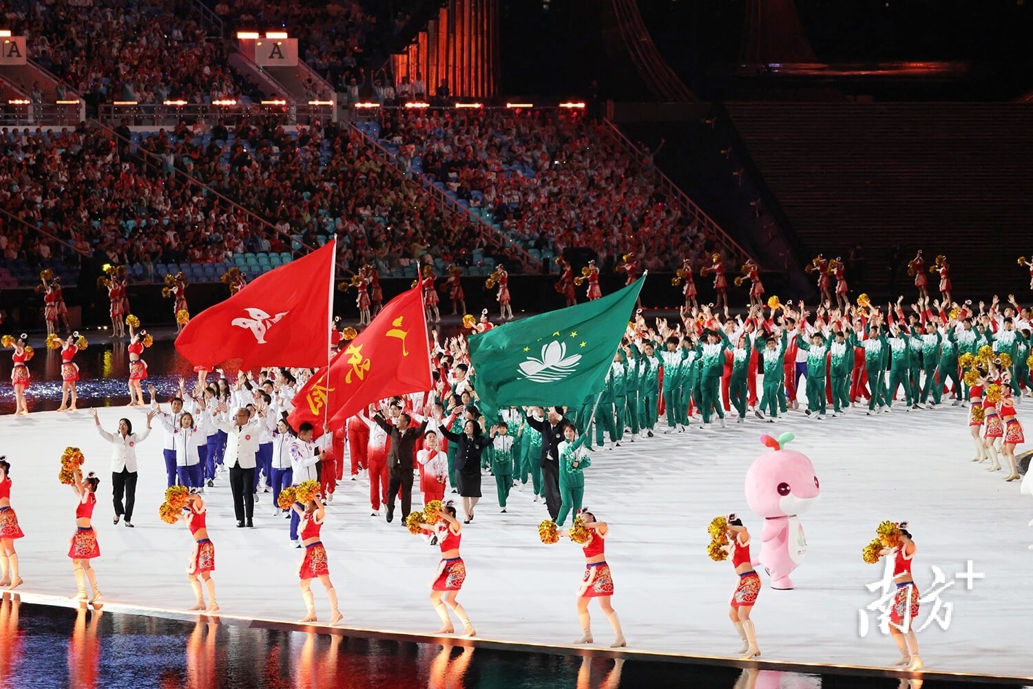 教科书级终结！科比单挑雷阿伦 后撤步三分干脆利落