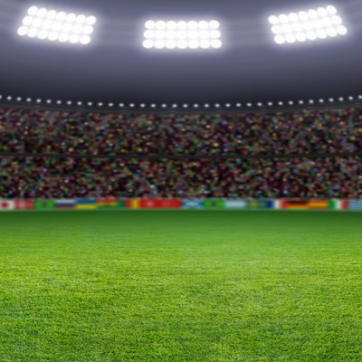 阿迪达斯发布与欧冠合作25周年纪念海报：梅西在列